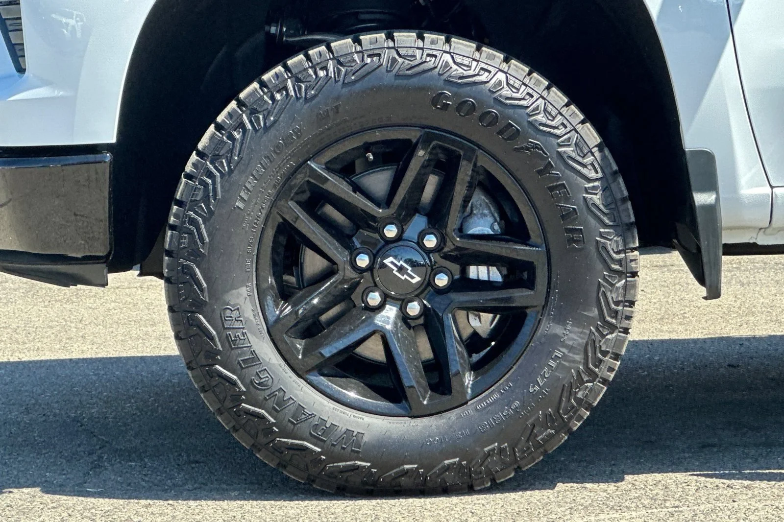 New 2026 Summit White Chevrolet Custom Trail Boss image 25