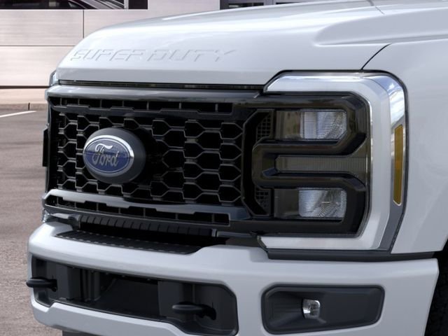 New 2026 Oxford White Ford XL image 17