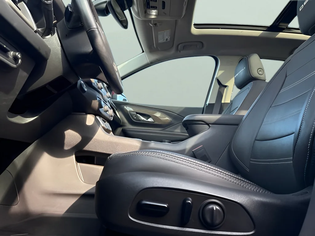 Used 2023 Red GMC Denali image 6