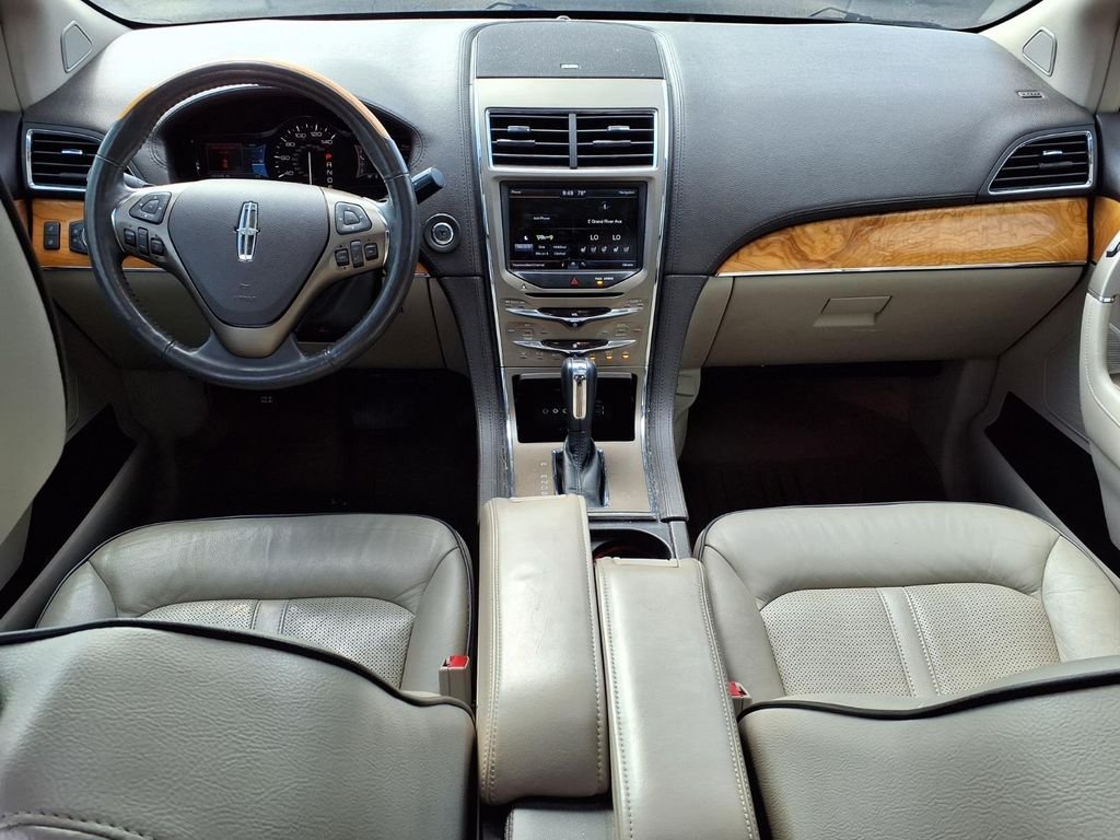 Used 2013 Silver Lincoln Base image 11