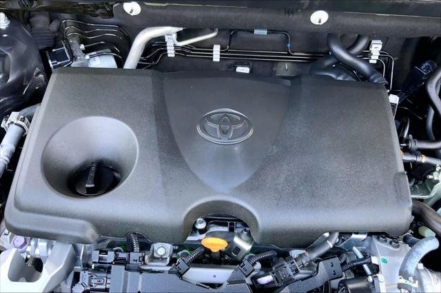 Certified Used 2024 MAGNETIC GRAY MET. Toyota  image 32