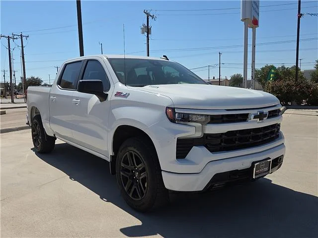 Used 2024 Summit White Chevrolet RST 4x4 Crew Cab 5.75 ft. box 147.4 in. WB image 5