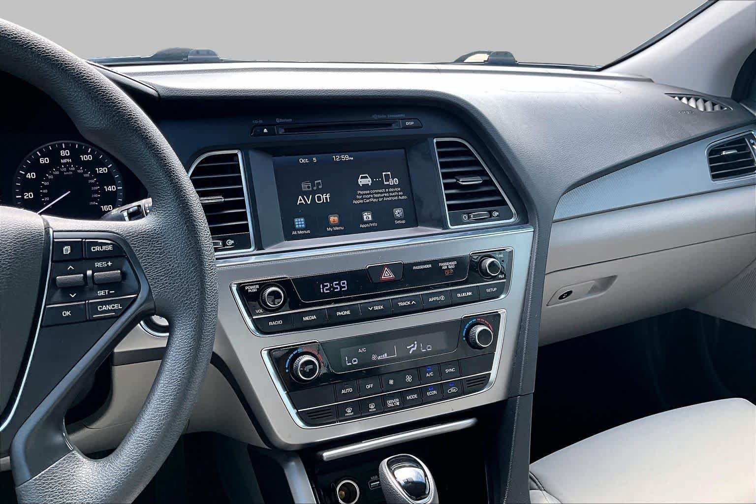 Used 2017 Metropolis Gray Hyundai SE image 7