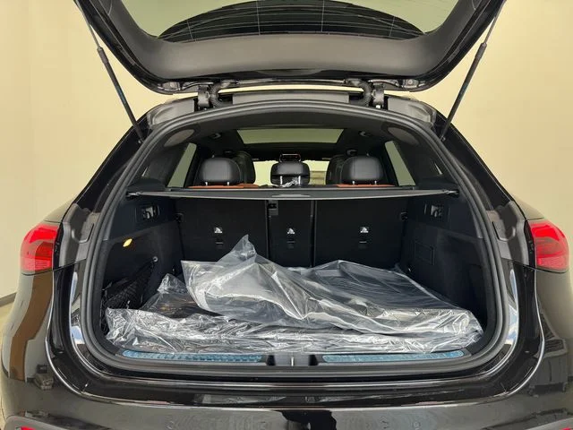 New 2027 Black Mercedes-Benz GLC 300 image 8