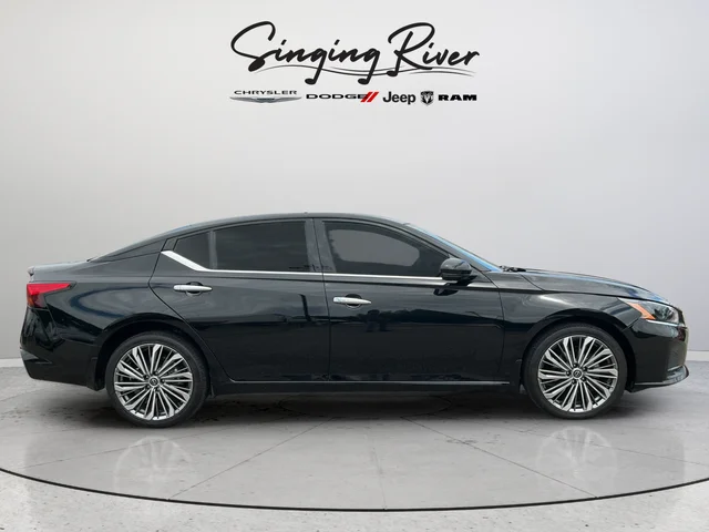 Used 2025 Black Nissan 2.5 SL image 8