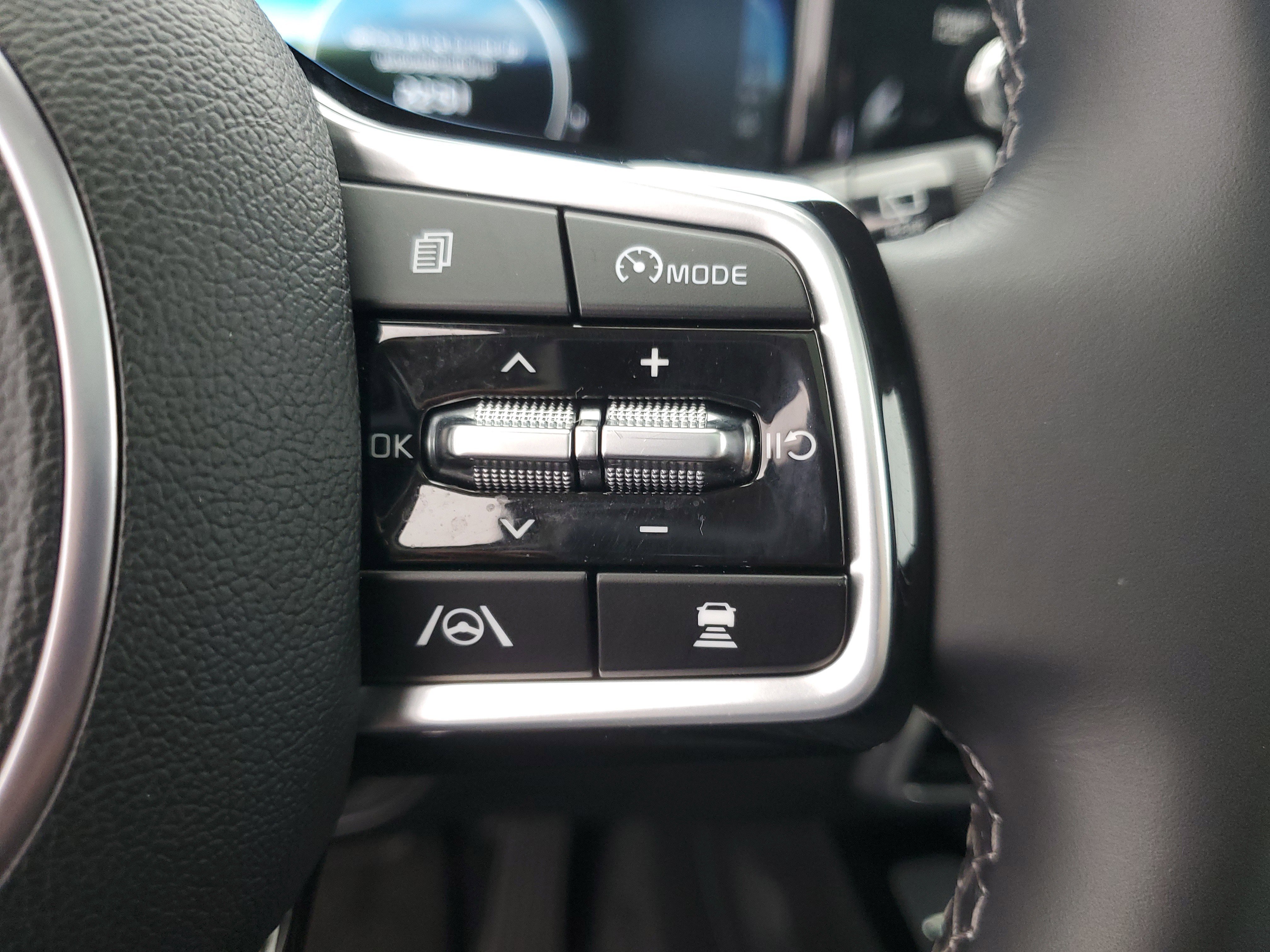 Used 2023 Glacial White Pearl Kia SX image 24