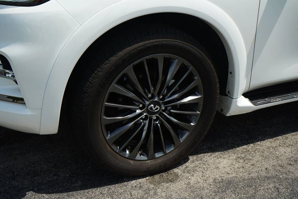 Used 2024 White INFINITI Sensory image 14