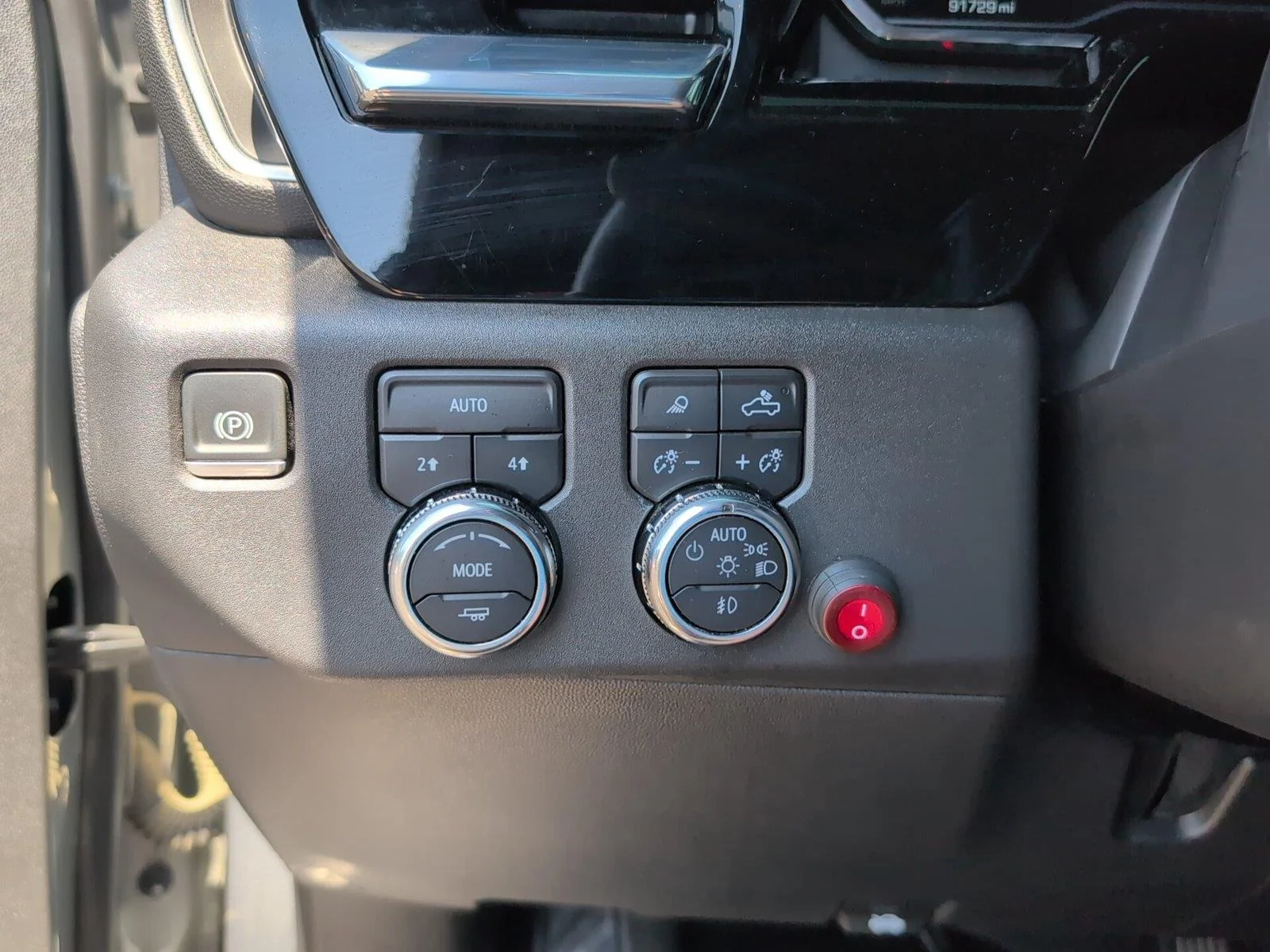 Used 2024 Sterling Metallic GMC SLT image 31