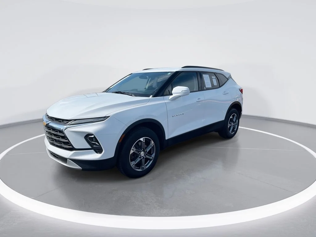 Used 2024 White Chevrolet LT image 4