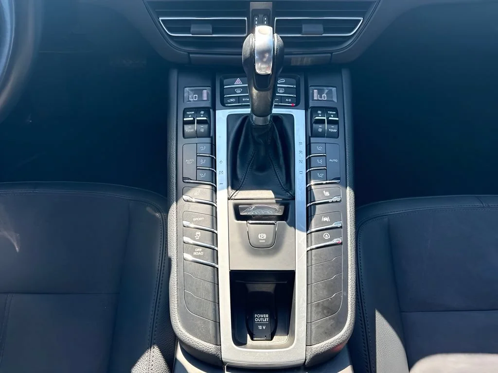 Used 2021  Porsche  image 18