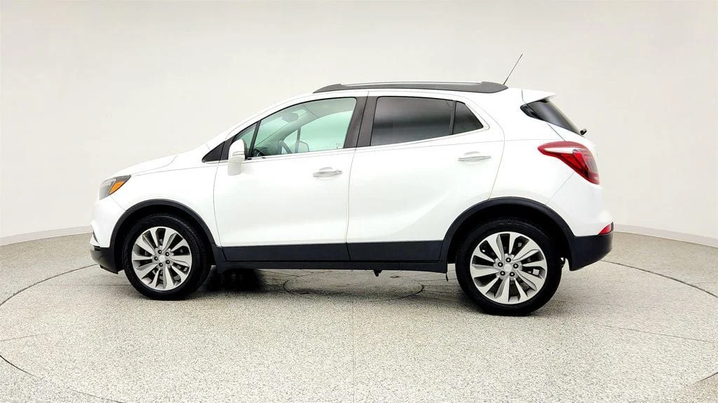 Used 2019 Summit White Buick FWD 4dr Preferred image 8