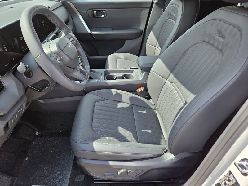 New 2027 Snow White Pearl / Black Roof Kia X-Line S image 6