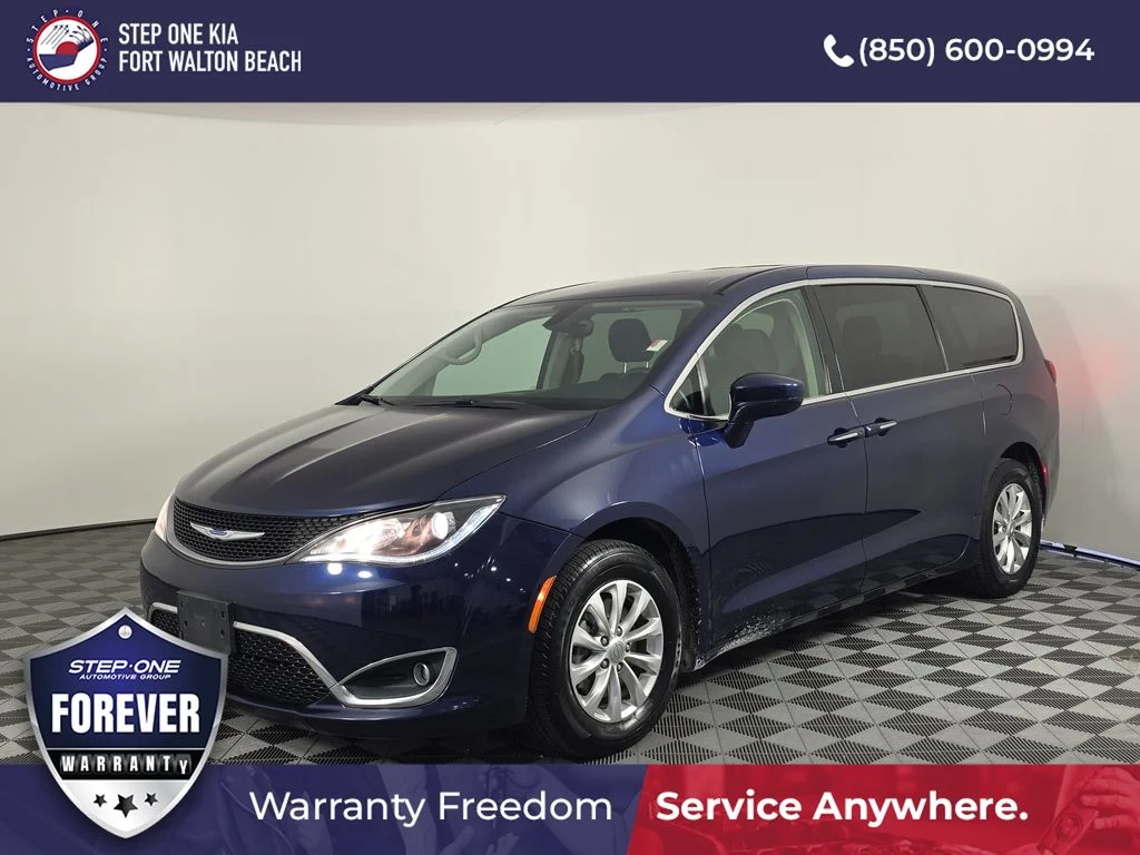 2019 Chrysler Pacifica Touring Plus's photo
