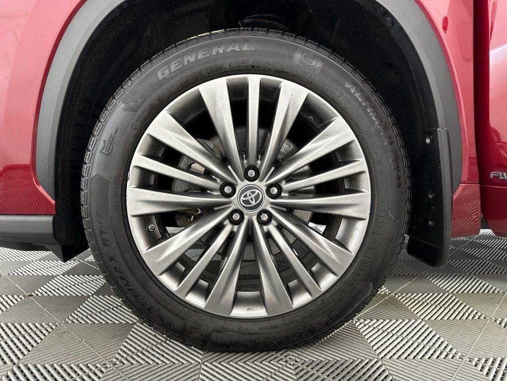 Used 2021 Pearl Toyota Platinum image 12