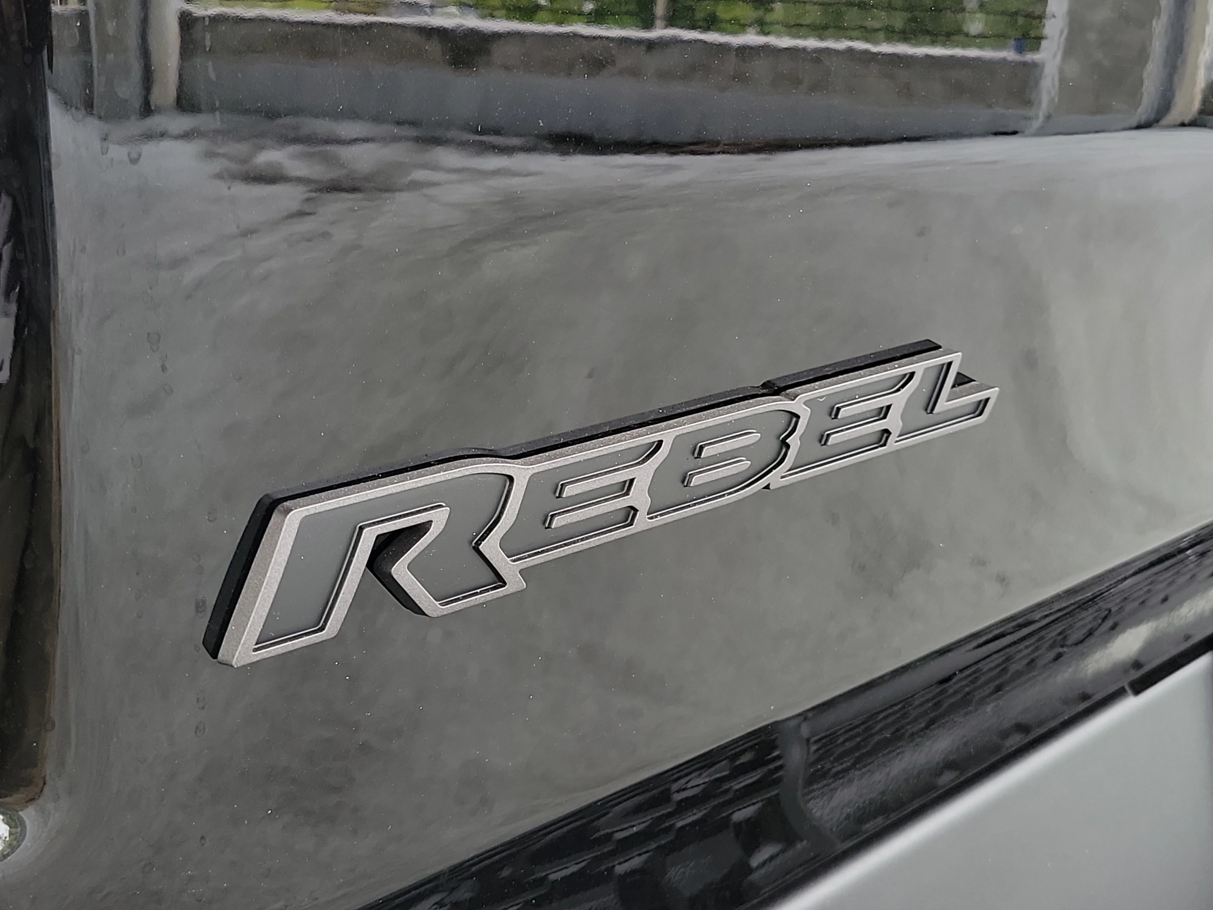 New 2026 Diamond Black Crystal Pearl-Coat Exterior Paint RAM Rebel image 5