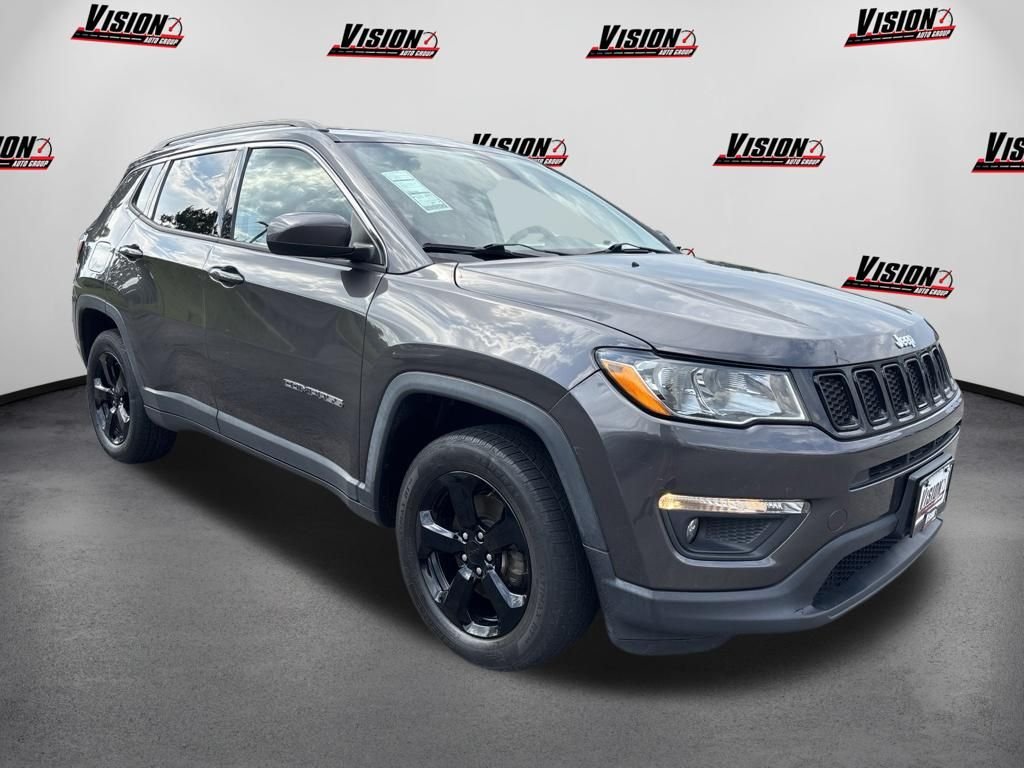 Used 2017 Gray Jeep Latitude image 3
