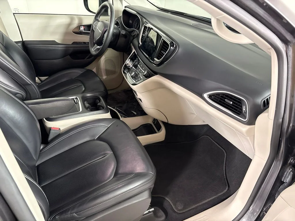 Used 2023 Gray Chrysler Touring L image 21