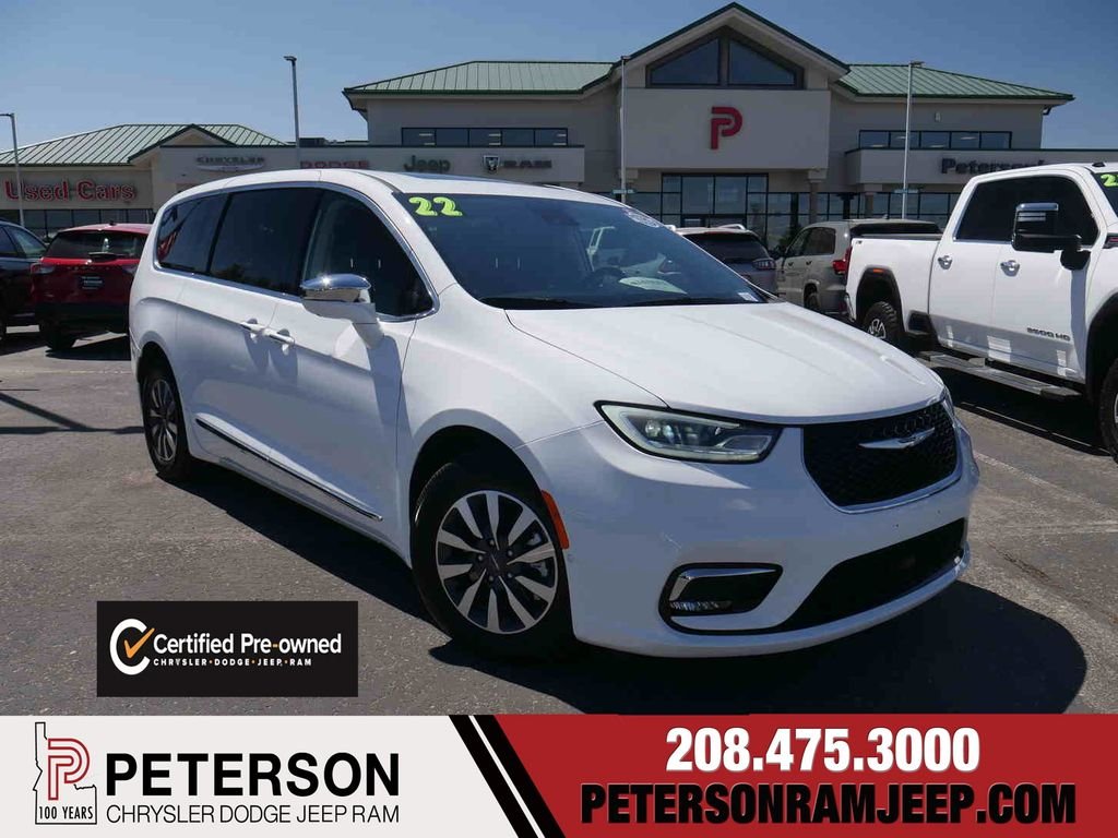 2022 Chrysler Pacifica Hybrid Limited Hybrid's photo