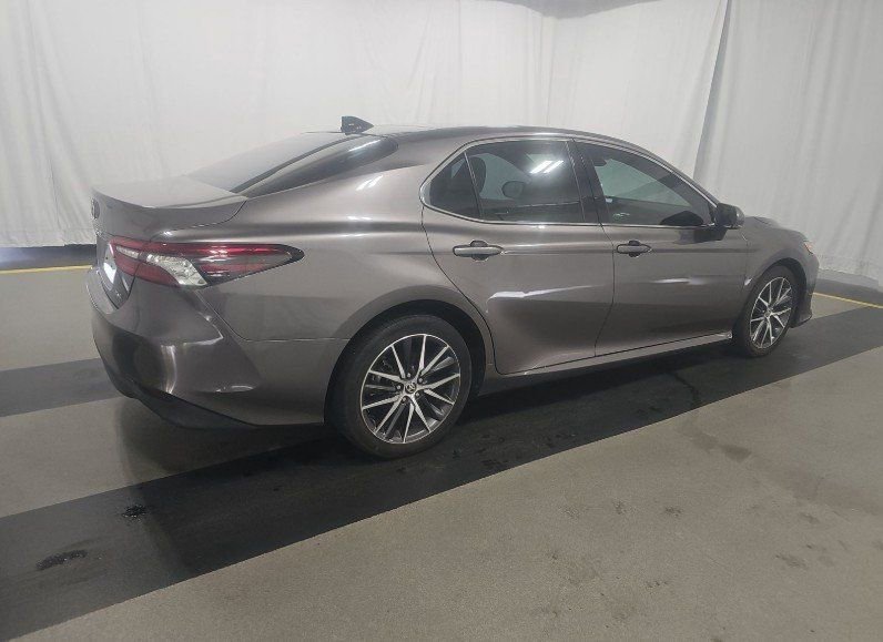 Used 2021 Toyota Camry XLE with VIN 4T1FZ1AK5MU049646 for sale in Kansas City