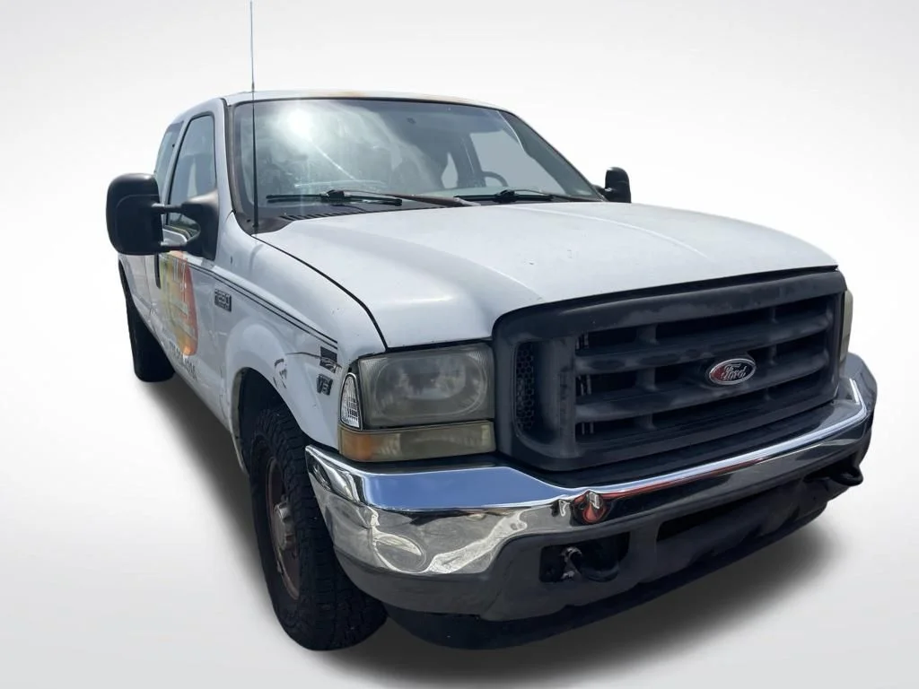 Used 2002 White Ford XL image 2