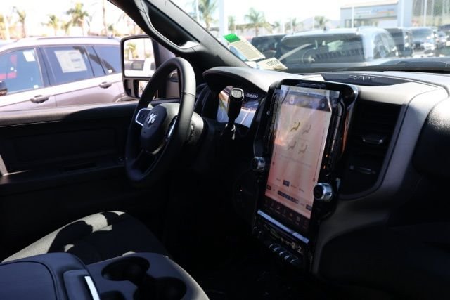 New 2026 Diamond Black Crystal Pearl-Coat Exterior Paint RAM Tradesman image 18