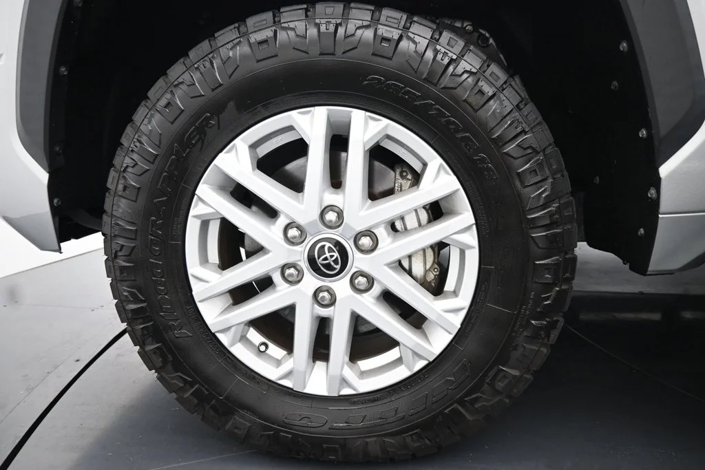 Used 2022 Silver Toyota SR5 image 13