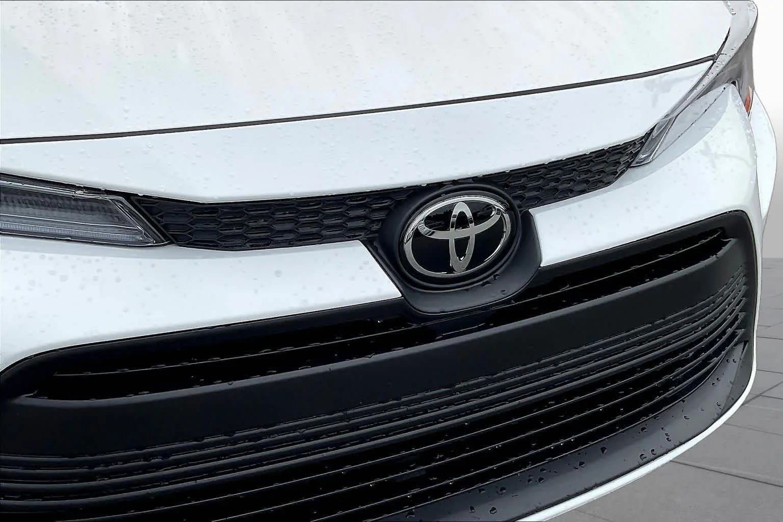 Used 2026 Ice Cap Toyota LE image 29