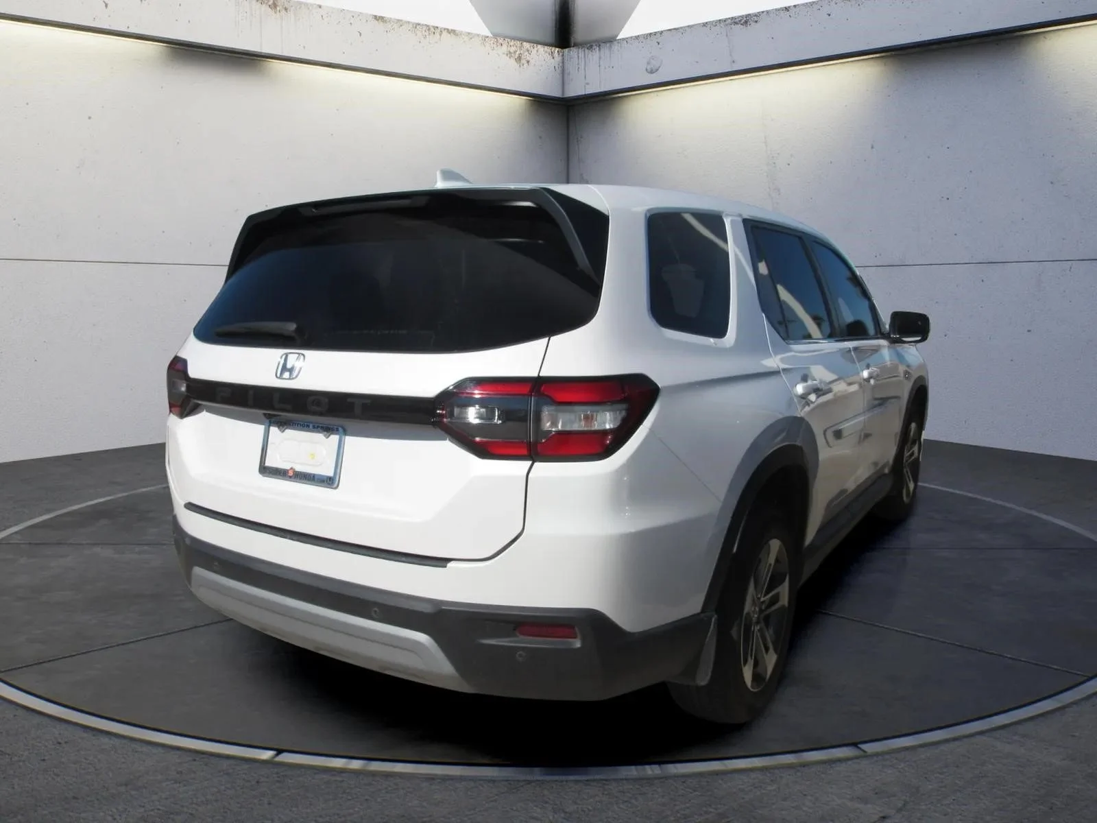 Certified Used 2023 Platinum White Pearl Honda 2WD EX-L 7P image 10