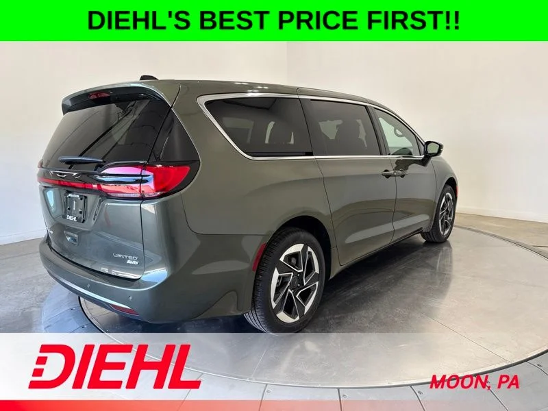 New 2027 Olive Green Pearl-Coat Exterior Paint Chrysler Limited image 7