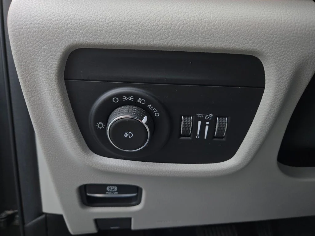 Used 2022 Gray Jeep Overland image 16