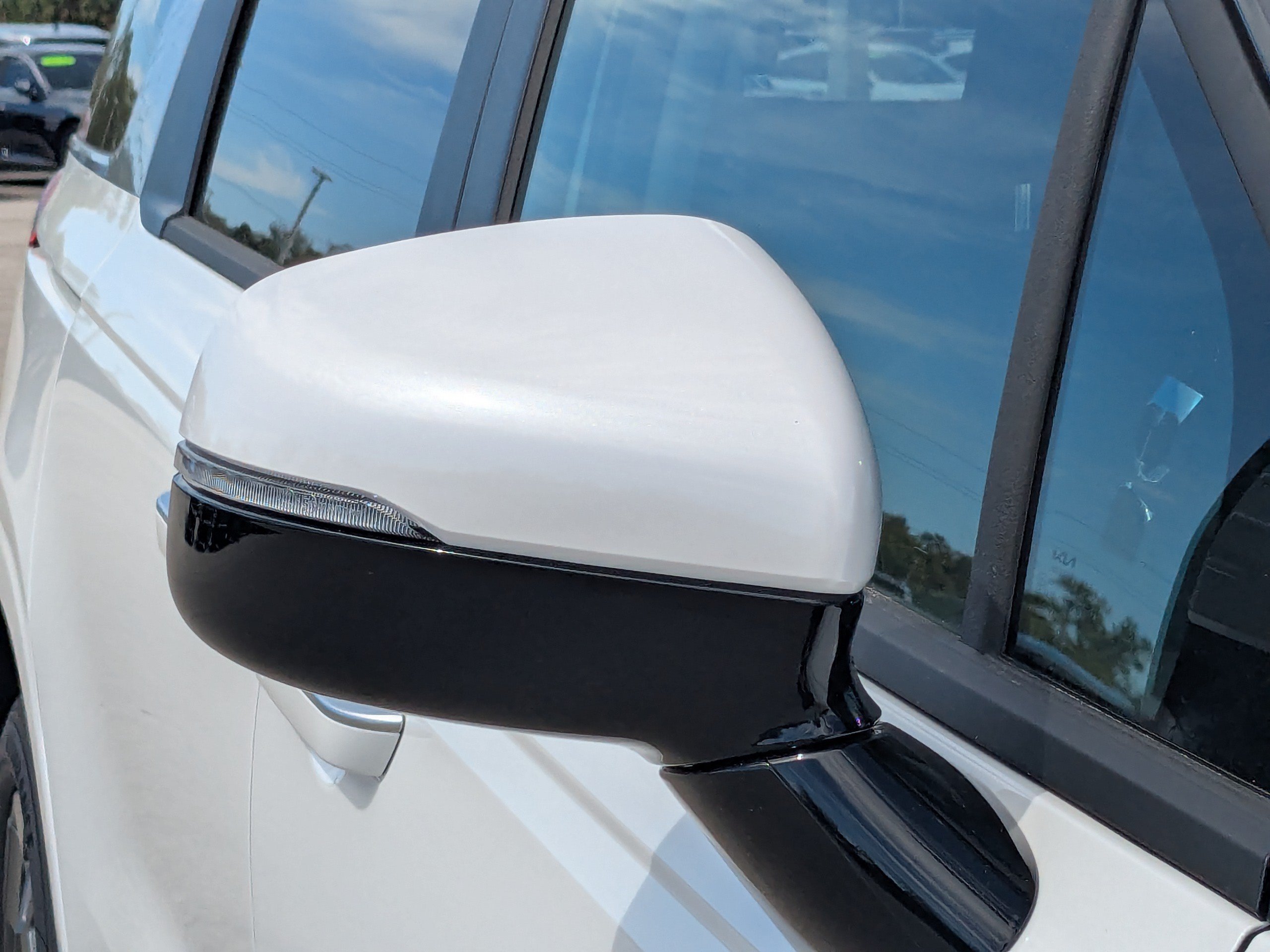 New 2026 Snow White Pearl Kia EX image 12