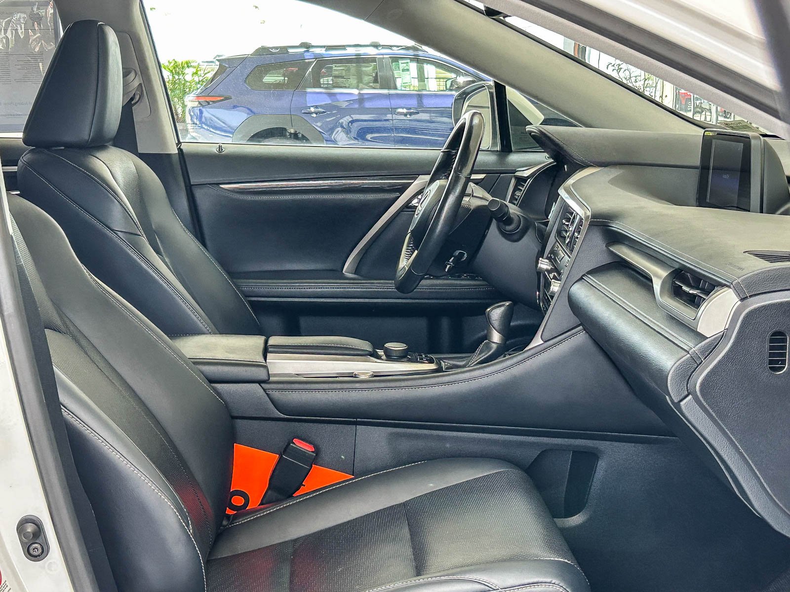 Used 2019 EMINENT WHITE PEA Lexus RX 450H image 16