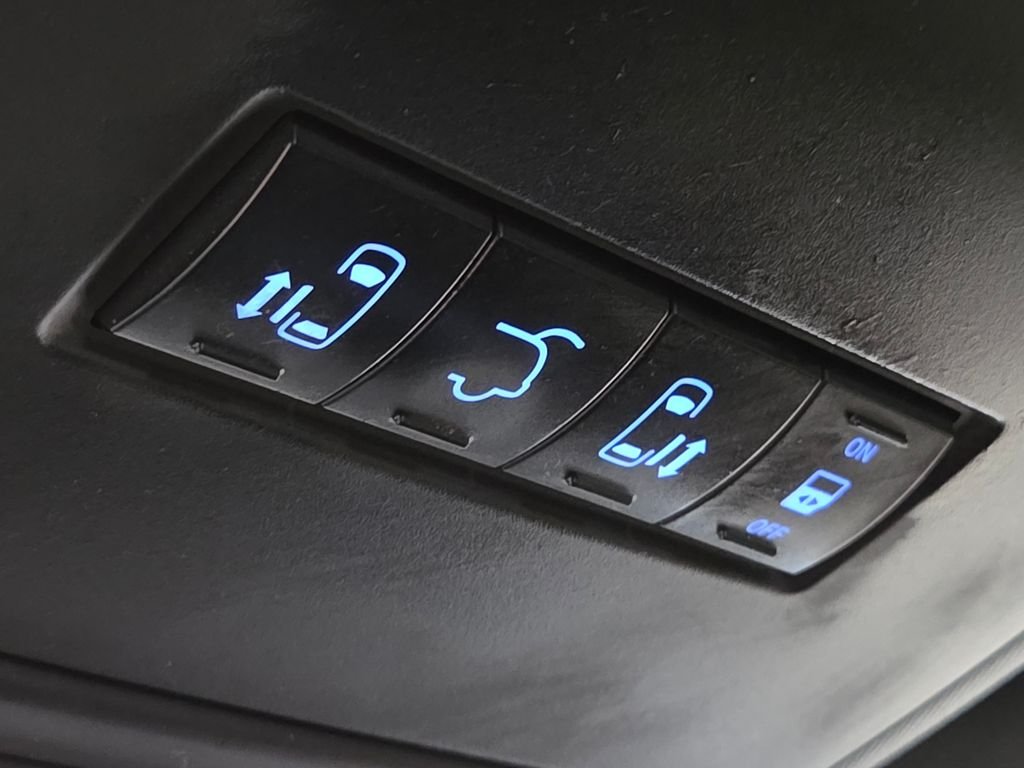 Used 2015 Black Dodge SXT image 33