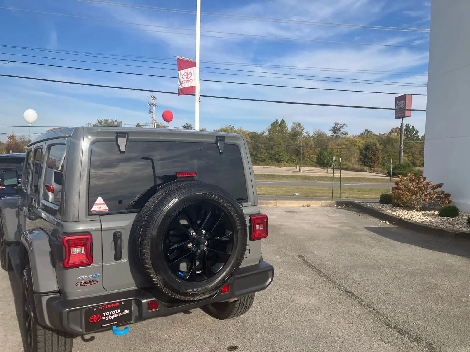 Used 2023 Sting-Gray Clearcoat Jeep Sahara image 6