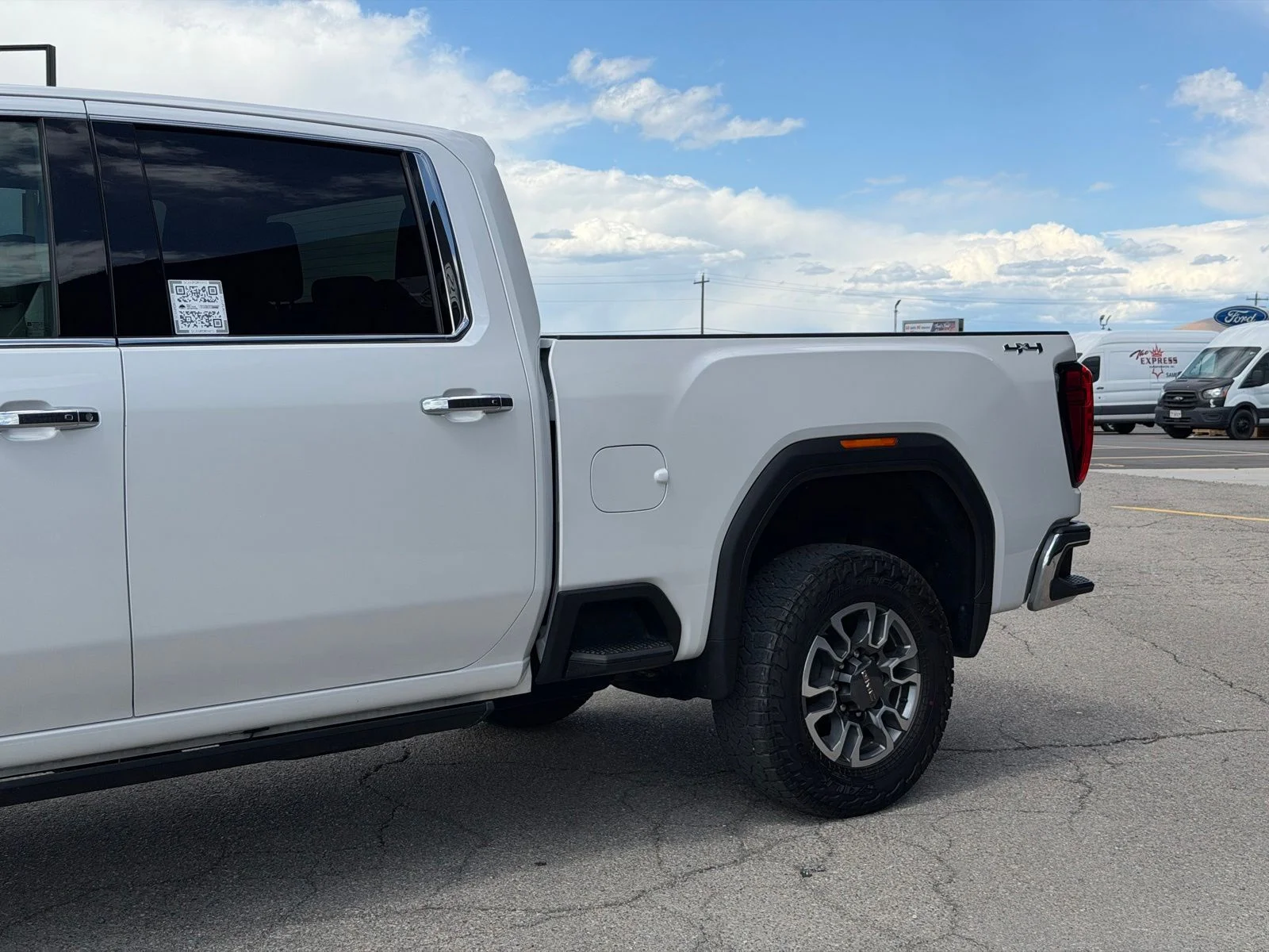Used 2023 White GMC SLT image 13