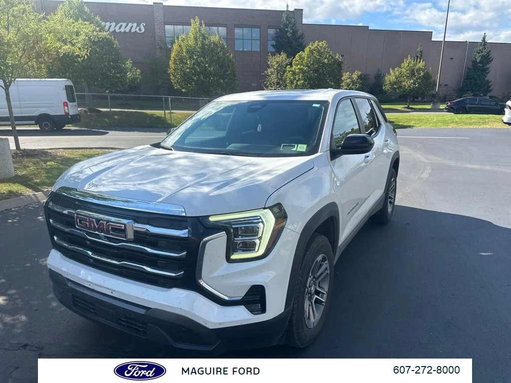 Used 2025 White GMC Elevation image 10
