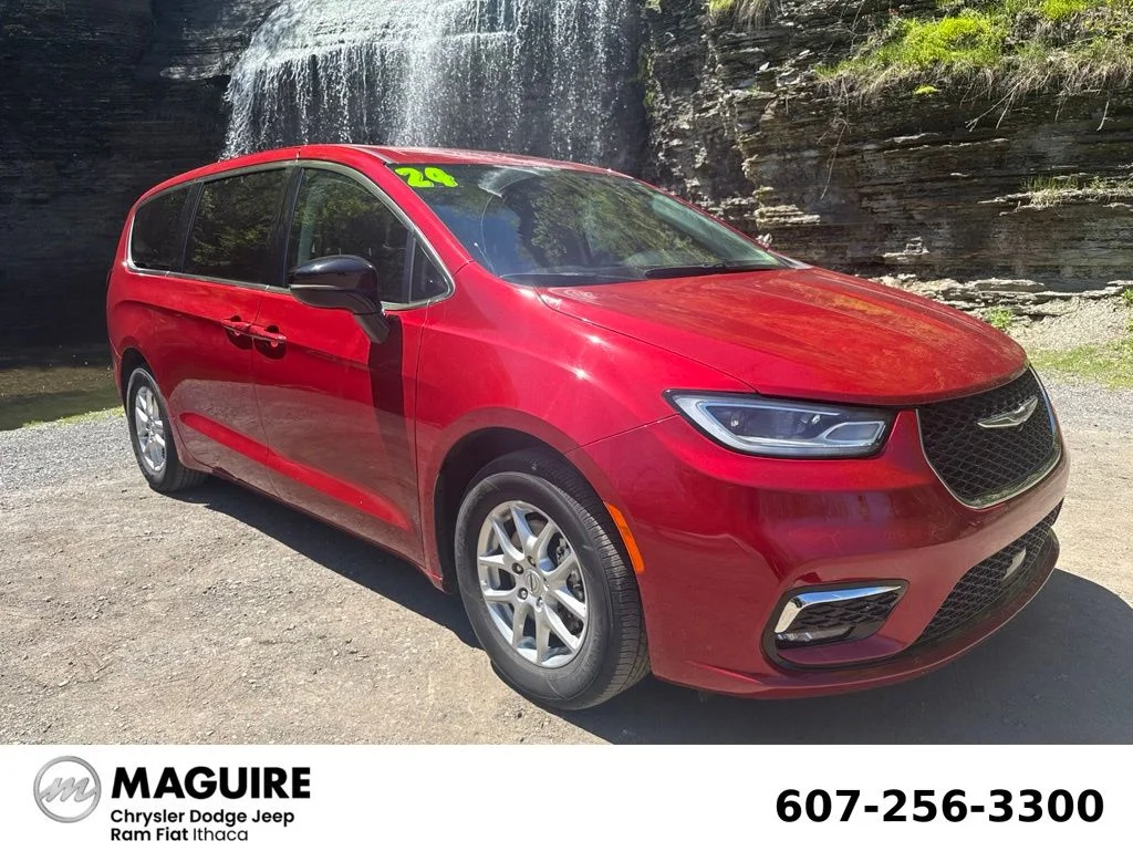 2024 Chrysler Pacifica Touring L's photo
