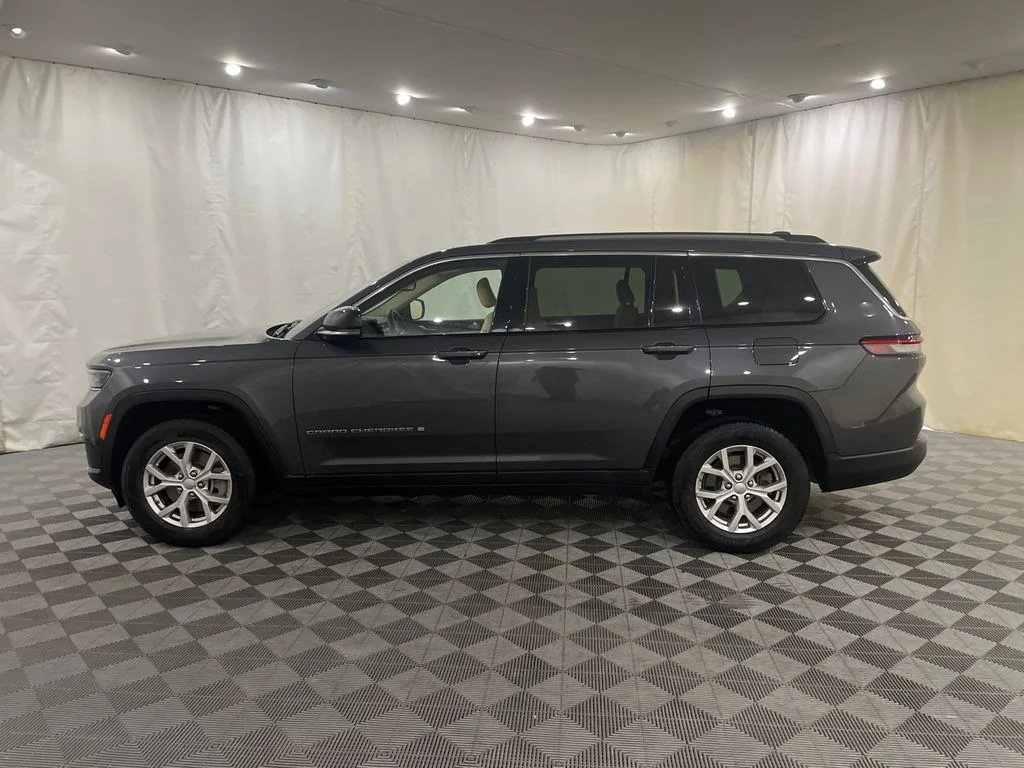 Used 2021 Baltic Gray Metallic Clearcoat Jeep Limited image 10
