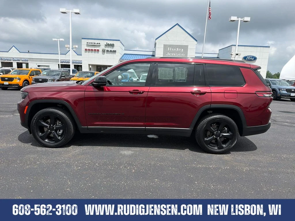 Used 2023 Velvet Red Pearlcoat Jeep Altitude image 2