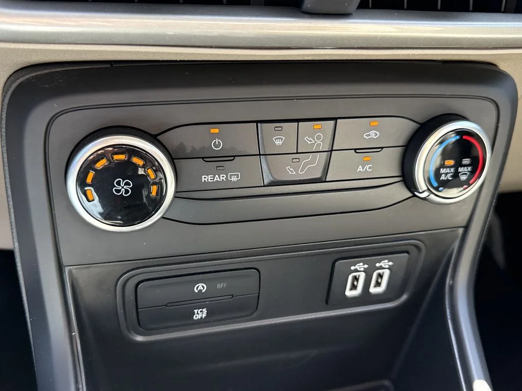 Used 2020 Diamond White Ford S image 19
