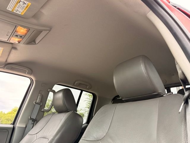 Used 2016 Red Nissan SL image 12
