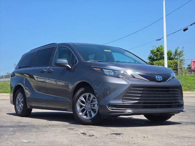 Certified Used 2025 MAGNETIC GRAY MET. Toyota  image 2