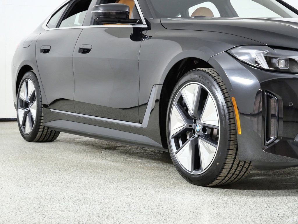 Used 2026 Black Sapphire Metallic BMW xDrive40 image 7