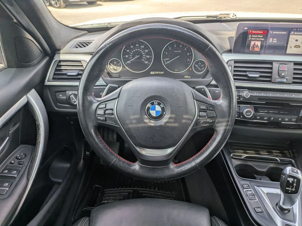Used 2018 White BMW 330e iPerformance image 27