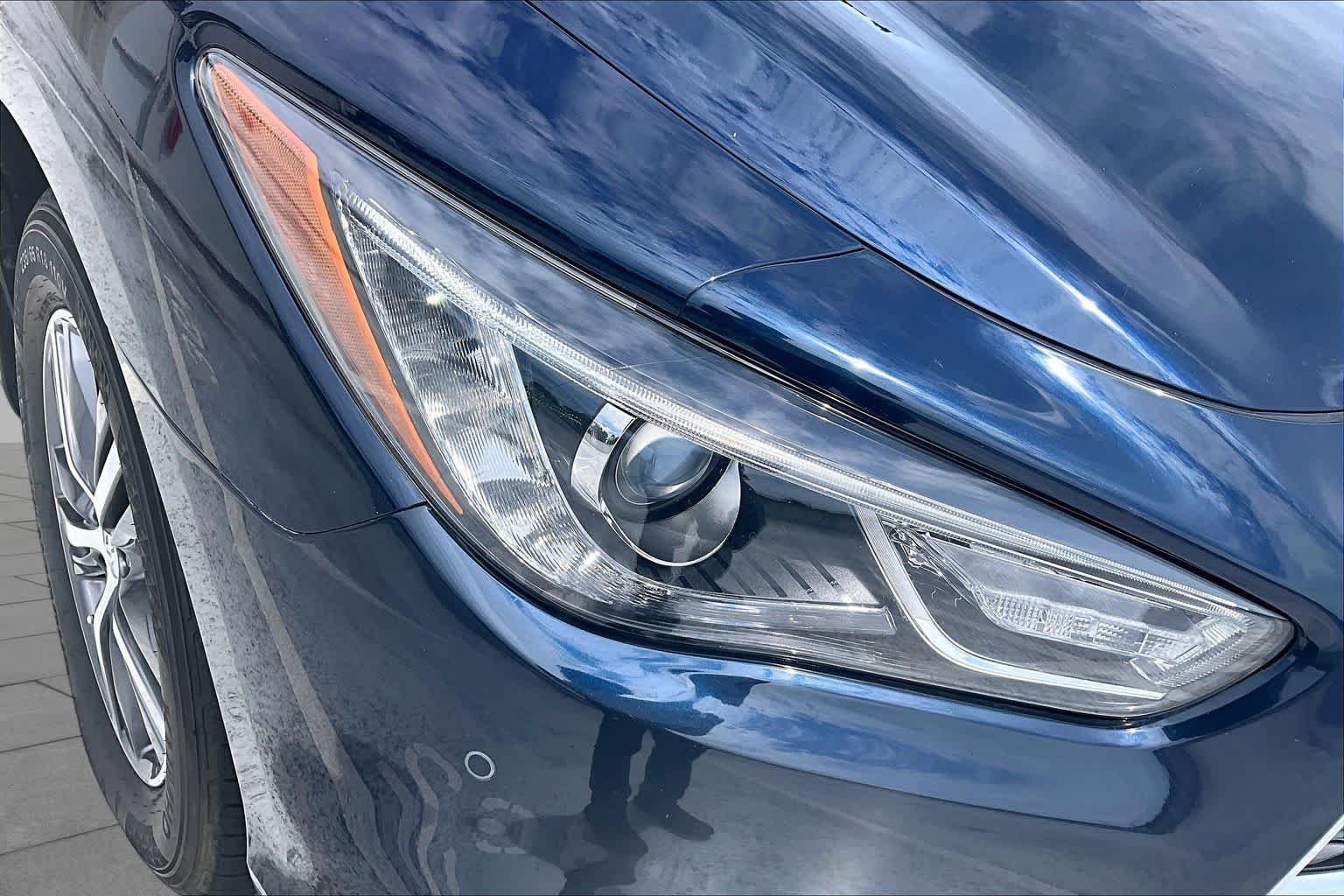 Used 2017 Hermosa Blue INFINITI  image 27