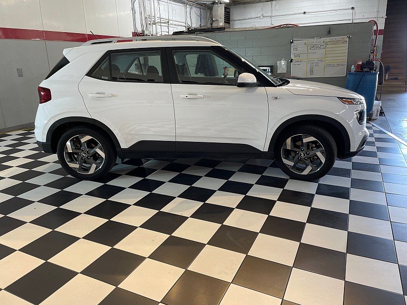 Used 2025 LUNAR WHITE Hyundai SEL IVT image 4