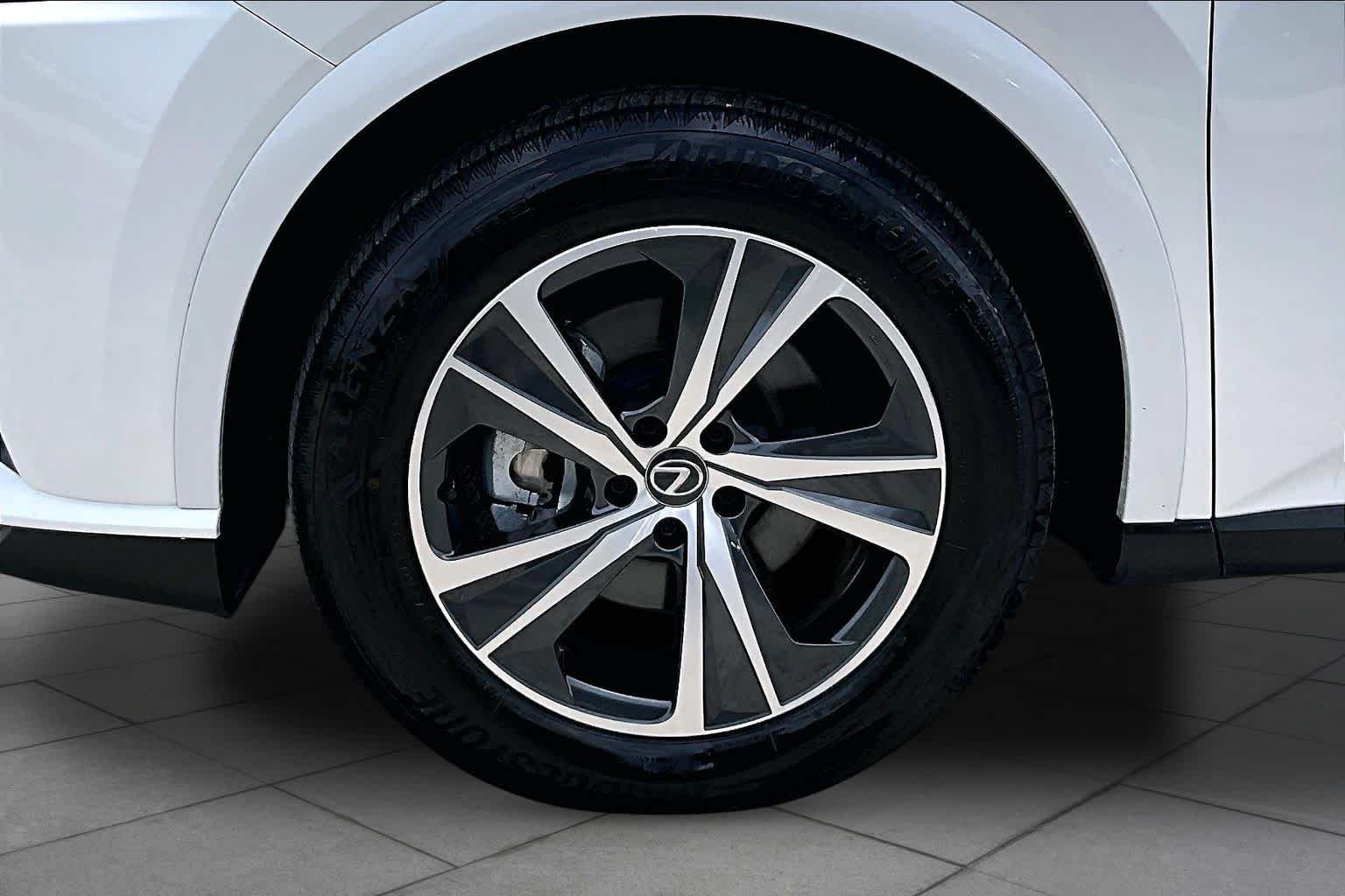 Used 2023 Eminent White Pearl Lexus Premium image 11
