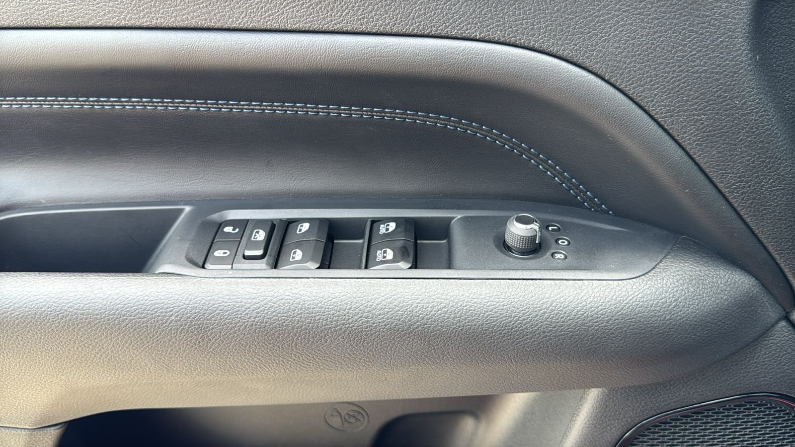 New 2026 Red Hot Pearlcoat Jeep Latitude image 20