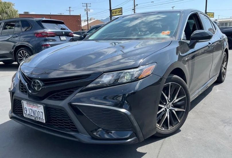 2024 Toyota Camry SE's photo