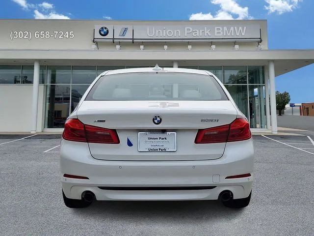 Used 2019 Mineral White Metallic BMW 530i xDrive image 5